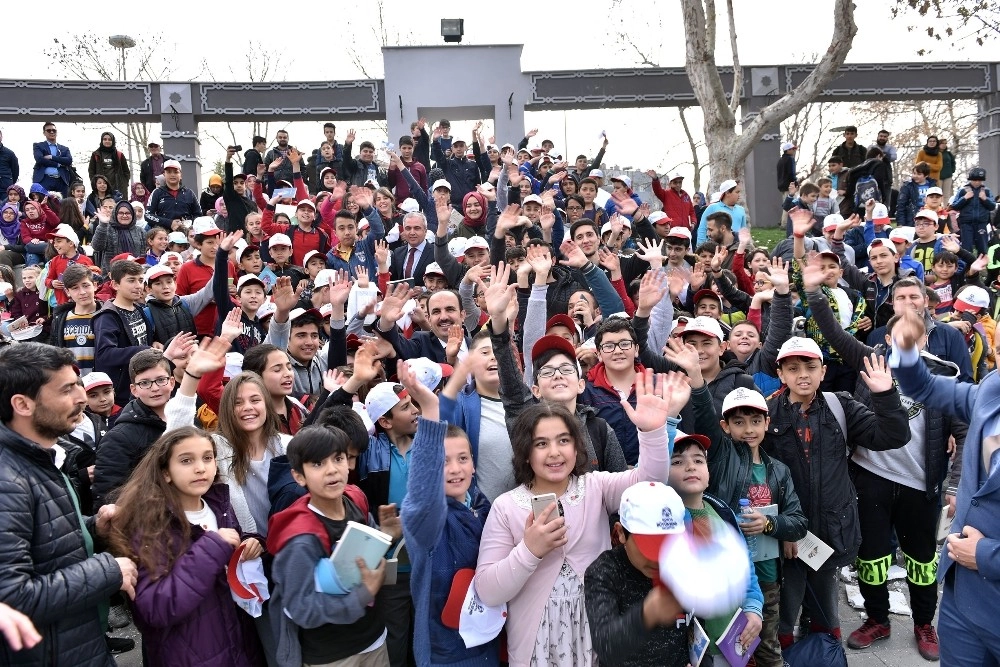 Başkan Altay Öğrencilerle Birlikte Kitap Okudu