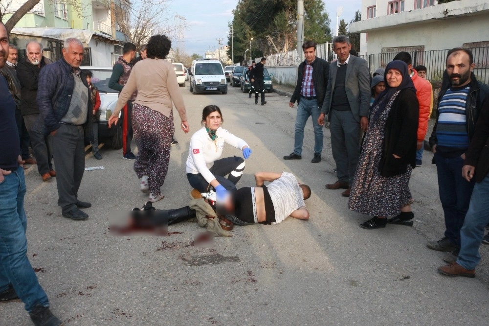 Adıyamanda Okul Önünde Sopalı Bıçaklı Kavga: 3 Yaralı