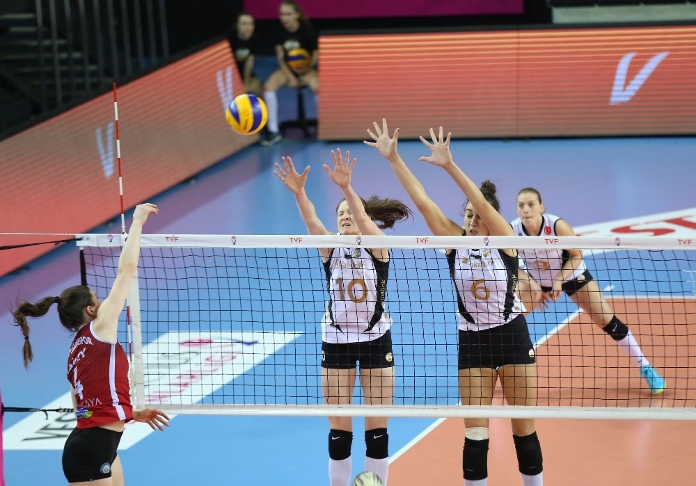 Vakıfbank, Sultanlar Liginde Yarı Finalde