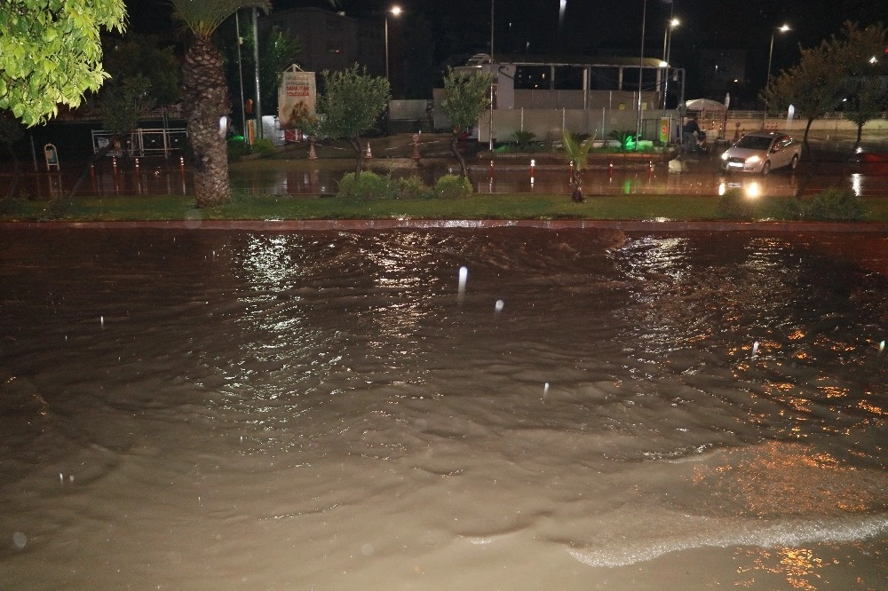 Adanada Sağanak Etkili Oldu