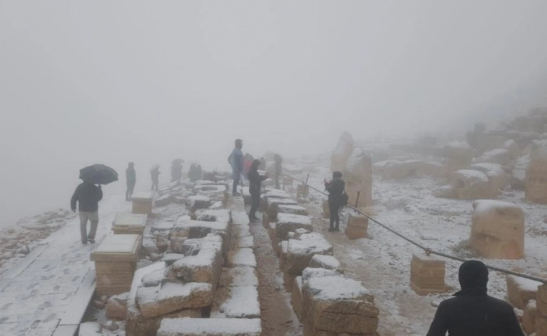 Adıyaman'ın Nemrut Dağı’nda kar yağışı başladı