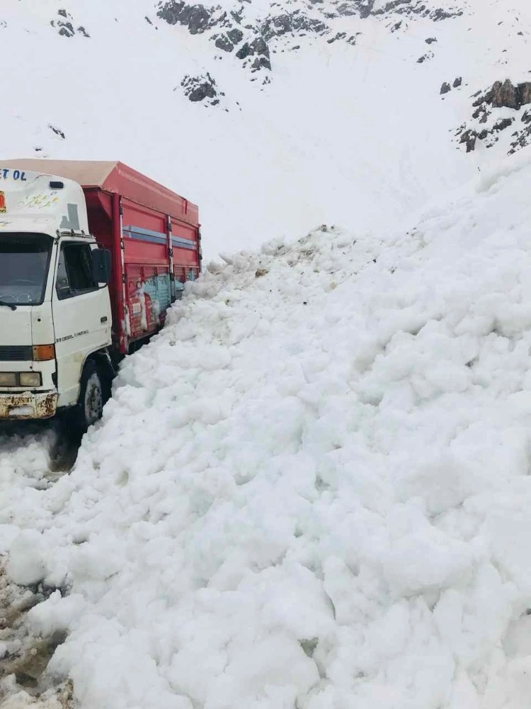 Yola Düşen Çığ Saniye Saniye Görüntülendi