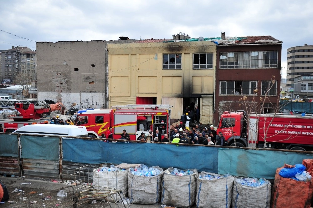 Ankarada Metruk Binada Yangın: 5 Ölü, 11 Yaralı