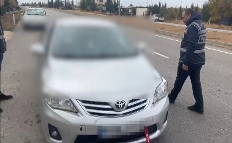 Gaziantep'te bir otomobilden 6 kaçak göçmen çıktı