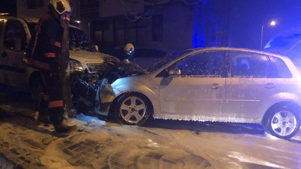 Başkentte Zincirleme Trafik Kazası: 1 Araç Yandı 1 Kişi De Yaralandı