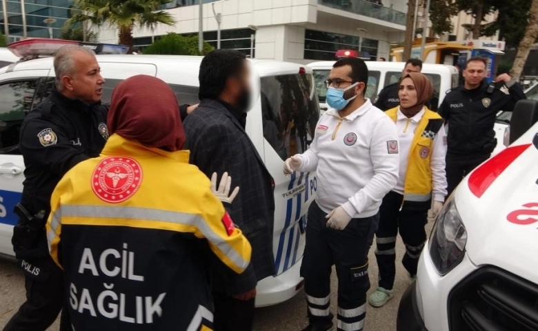 Adıyaman'da Adliye önünde silahlı, baltalı ve bıçaklı kavga: 4 yaralı