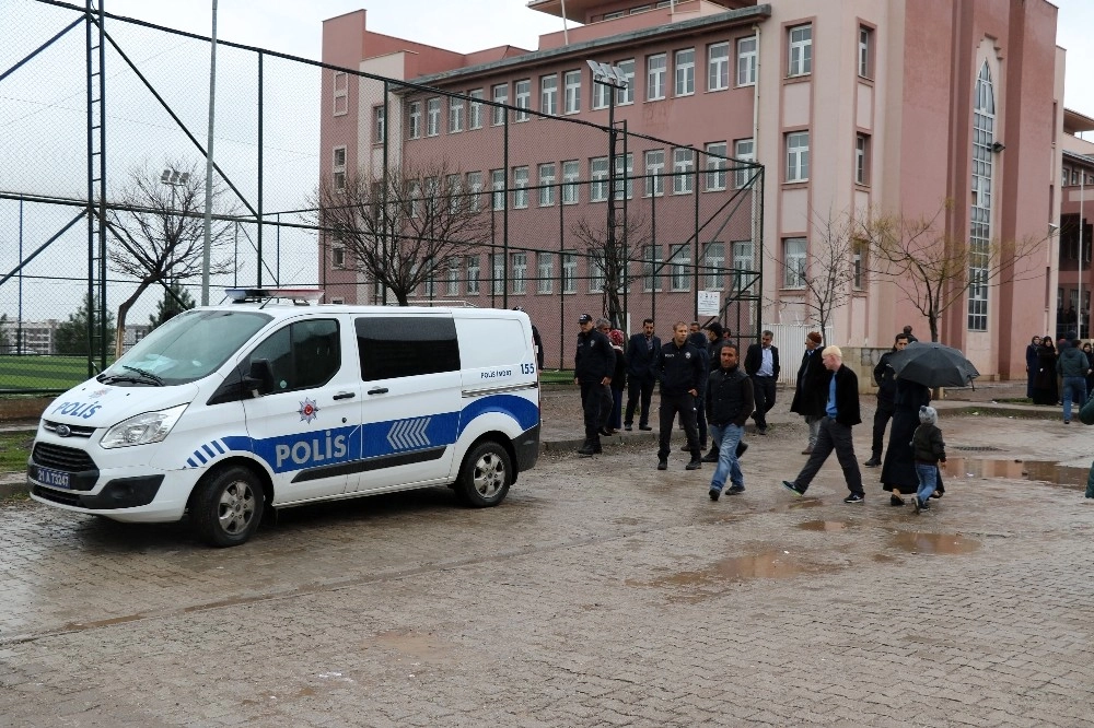 Diyarbakırda Muhtar Adayları Arasında Kavga: 2 Yaralı