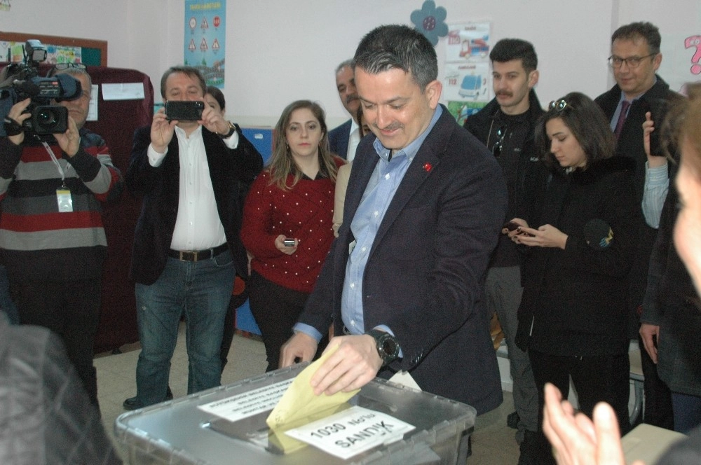 Tarım Ve Orman Bakanı Bekir Pakdemirli, Sofuoğlu İlkokulunda Oyunu Kullandı