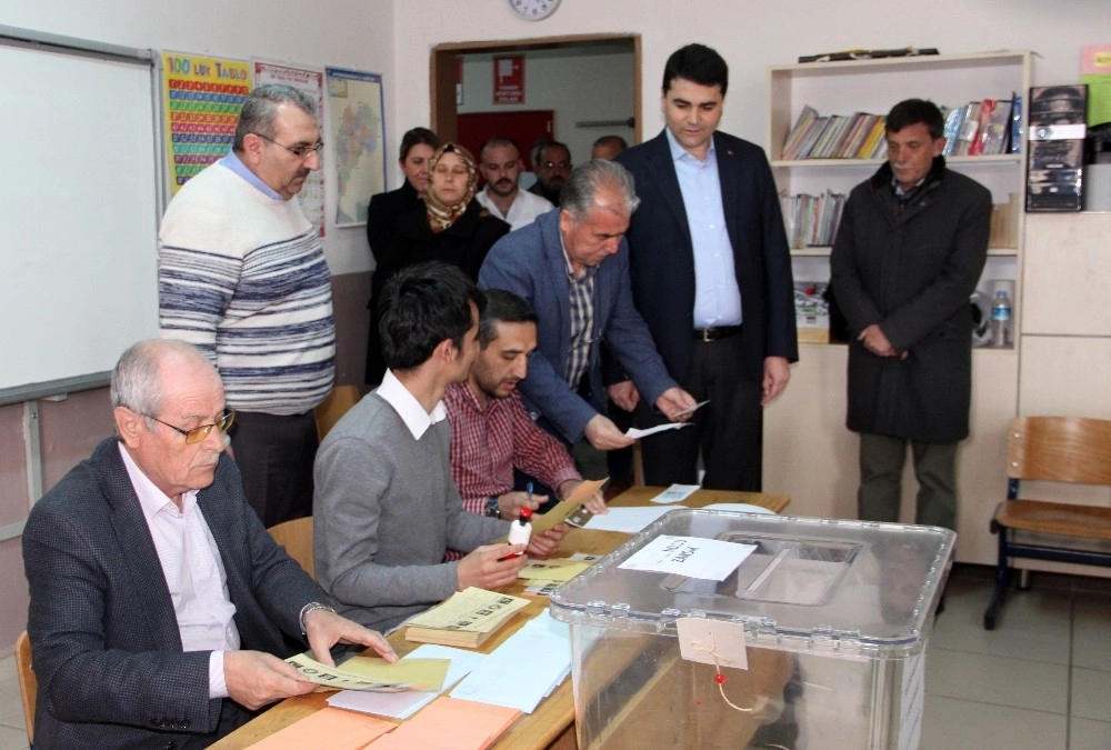 Dp Genel Başkanı Uysal, Oyunu Afyonkarahisarda Kullandı