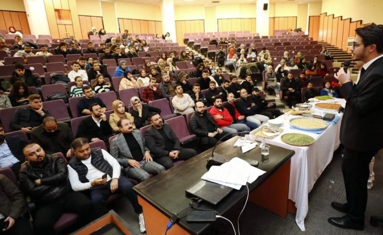 Gaziantep Üniversitesin’de  öğrencilere baklava semineri