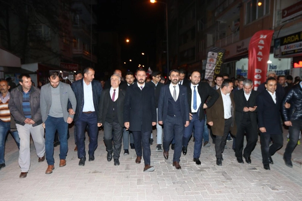 Bucakta Ak Parti Zaferini Kutladı