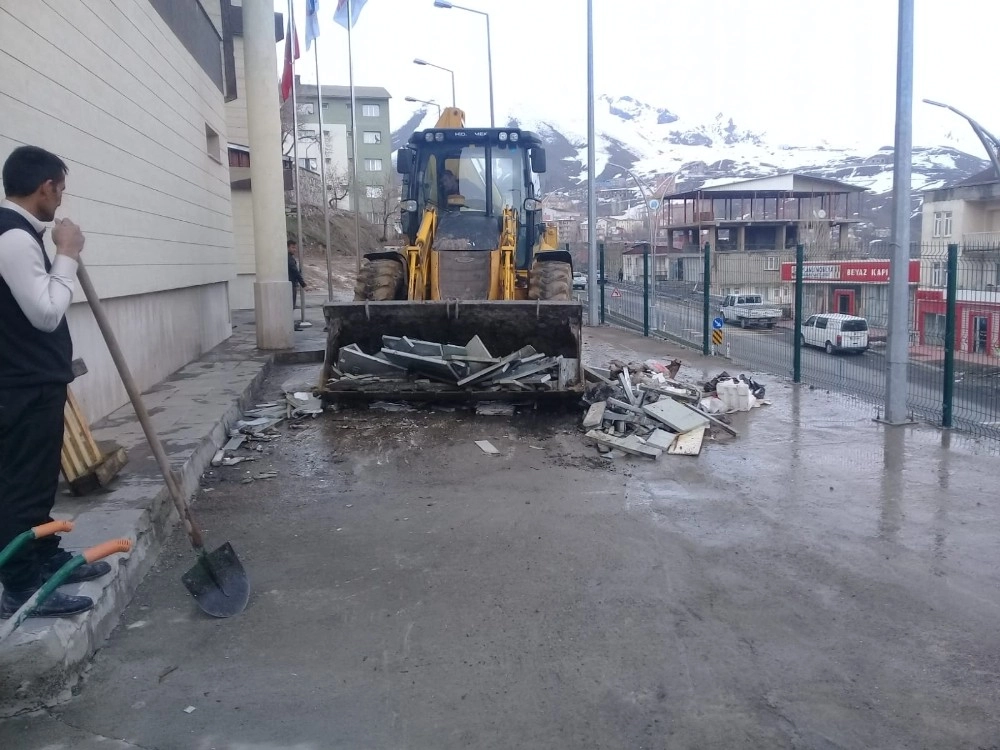 Hakkari Belediyesinden Bahar Temizliği