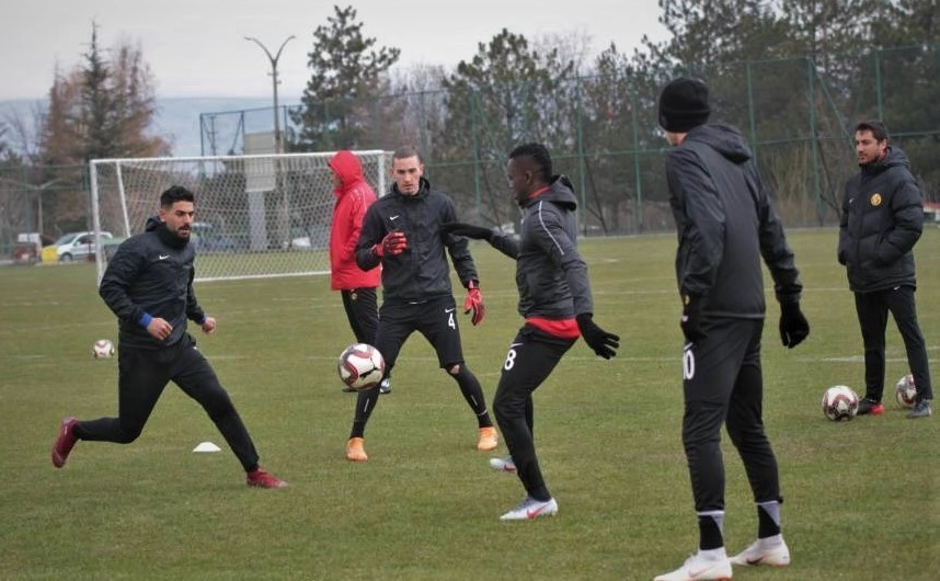 Eskişehirspor İstanbulsporu Yenip Nefes Almak İstiyor