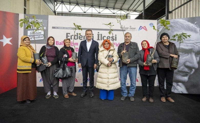 Seçer, bal sağım çadırı ve ceviz fidanı dağıtım törenine katıldı