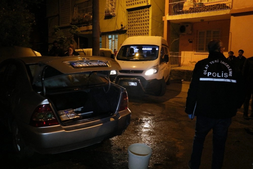 Adanada Park Halindeki Otomobil Benzin Dökülerek Kundaklandı