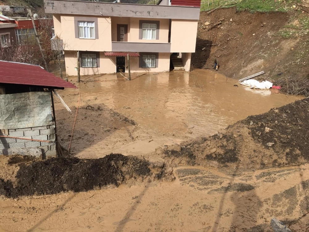 Şırnakta Heyelan, Evler Toprak Altında Kaldı