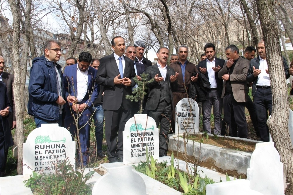 Ak Partiden Seçilen Başkandan Budakın Mezarına Ziyaret