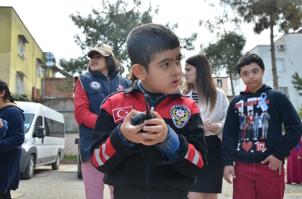 Özel Çocuklar Polis Yeleği Giydi, Polis Sireni Çaldı