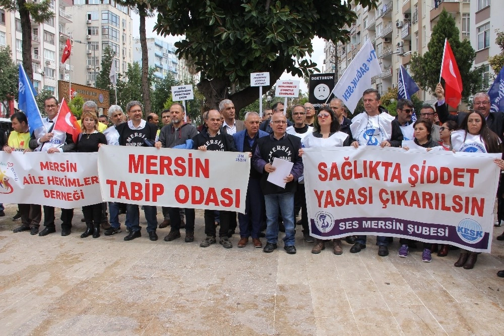 Mersin'de Aile Hekimleri Bir Günlük İş Bırakma Eylemi Yaptı