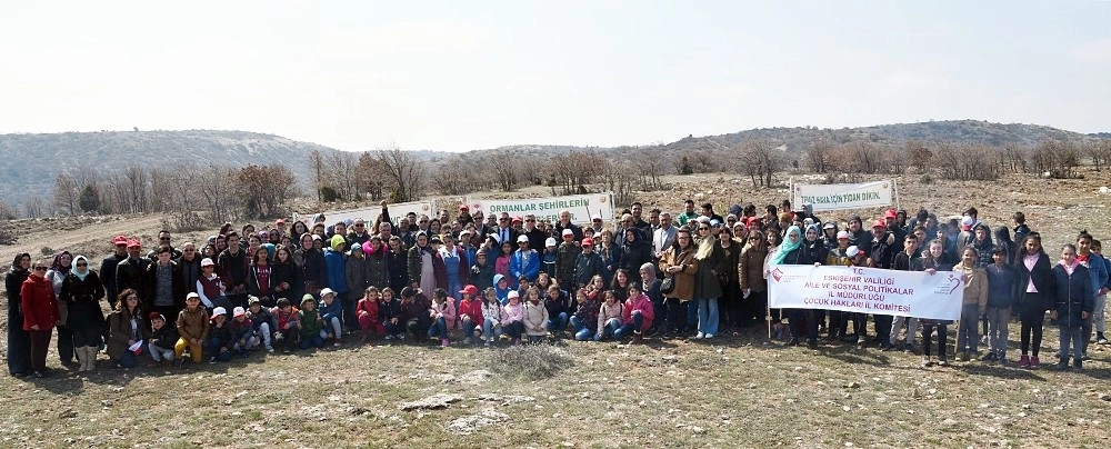 Çocuk Evleri Ve Yurtlarda Kalan Çocukların Katılımı İle Fidan Dikildi