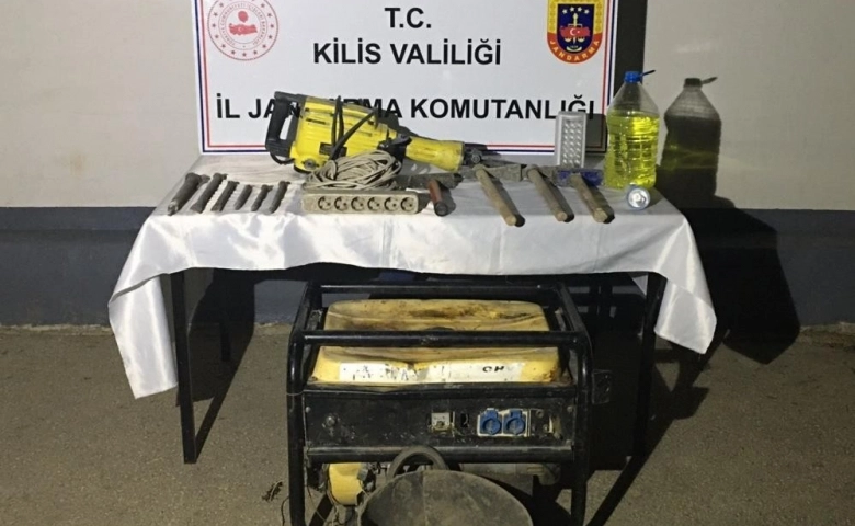 Kilis’te kaçak kazı yapan 4 kişi suçüstü yakalandı