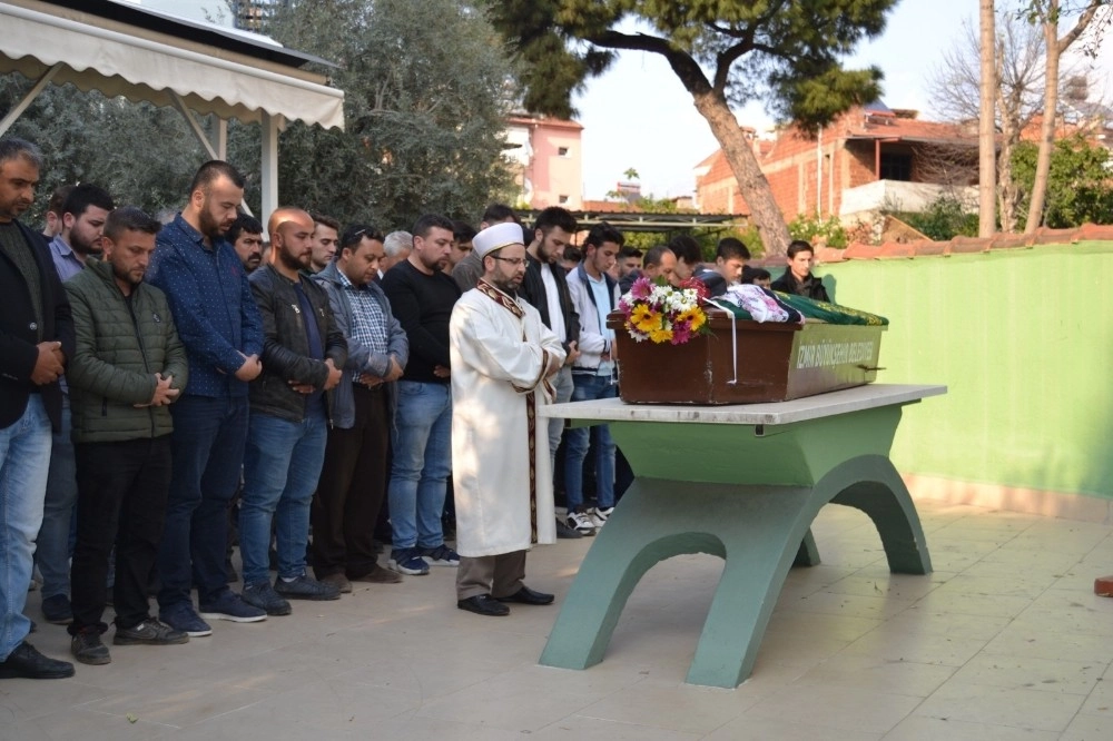 Cinayet Kurbanı Kadın Son Yolculuğuna Uğurlandı