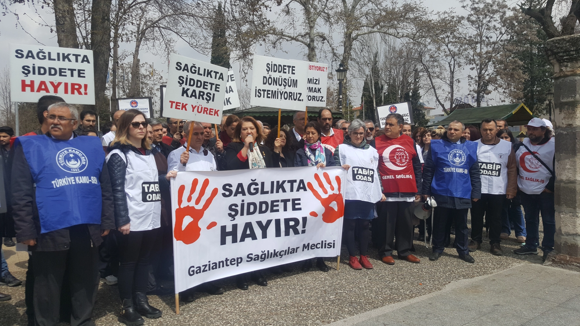 Gaziantep'te Sağlık çalışanları şiddete karşı iş bıraktı