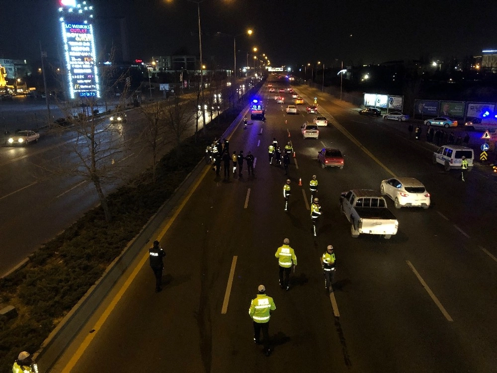 Başkentte Yolun Karşısına Geçmek İsteyen Kişiye Araba Çarptı: 1 Ölü, 1 Yaralı