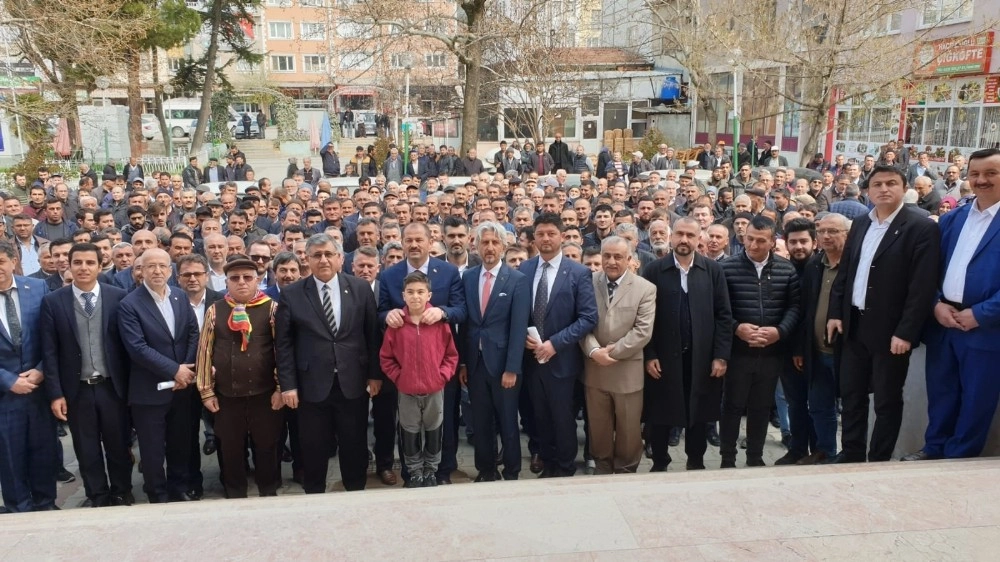 Miting Gibi Bir Törenle Göreve Başladı