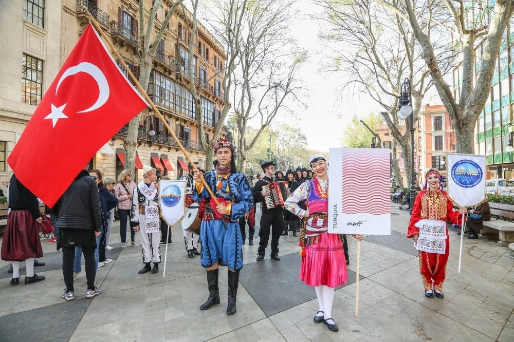 Altınköprü İspanyada Türkiyeyi Temsil Ediyor