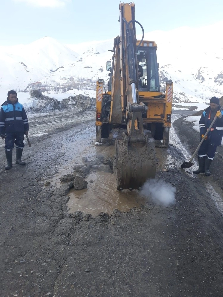 Hakkaride Su Arızalarıyla Mücadele Çalışması