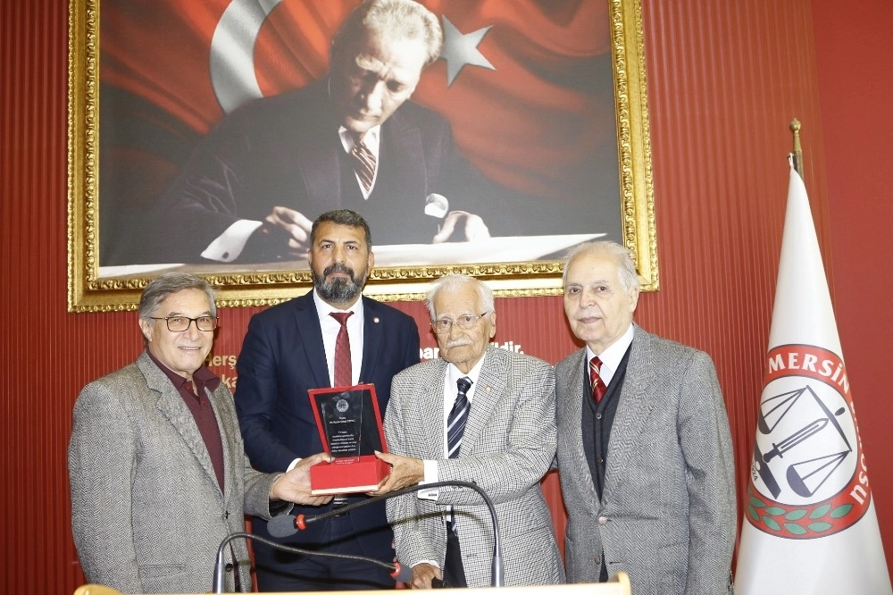 Mersinin Değeri Şinasi Develiye, Avukatlıkta 71. Yıl Plaketi