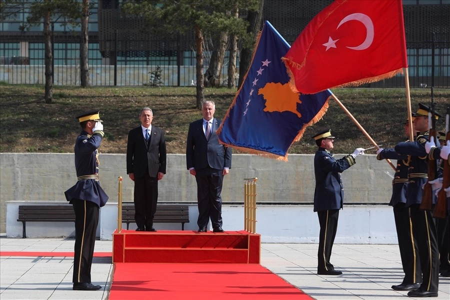 Bakan Akar, Kosovada Askeri Törenle Karşılandı