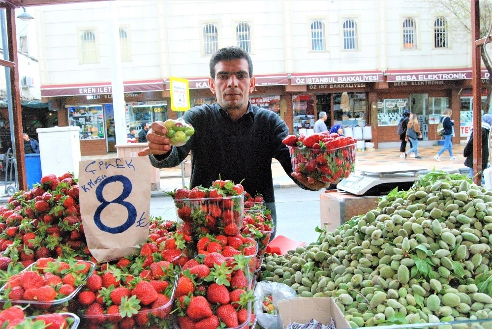 Bahar Meyveleri Tezgahlarda İlgi Görmüyor