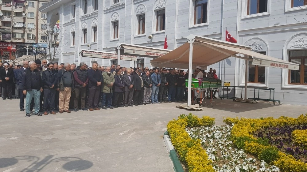 Kansere Yenik Düşen Tuğçe Gözyaşlarıyla Uğurlandı