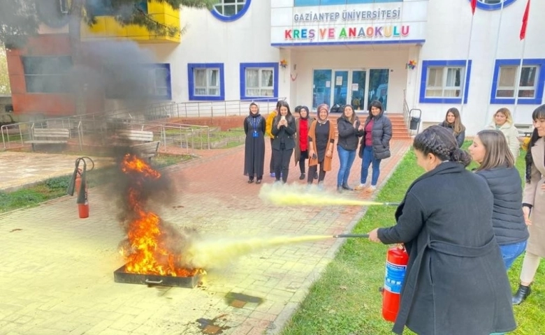 GAÜN Kreş ve anaokulu müdürlüğü personeline yangın eğitimi