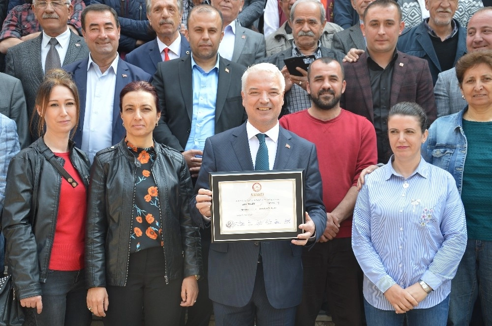 Saruhanlının Yeni Başkanı Zeki Bilgin Mazbatasını Aldı