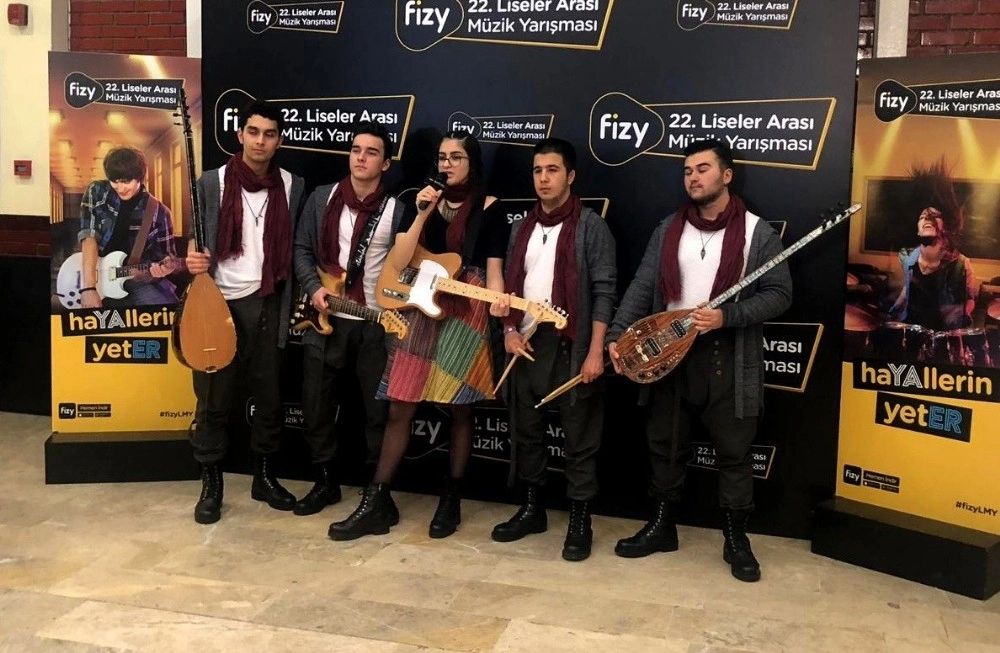 Adıyaman Fevzi Çakmak Anadolu Lisesi Müzik Yarışmasında Mücadele Ediyor