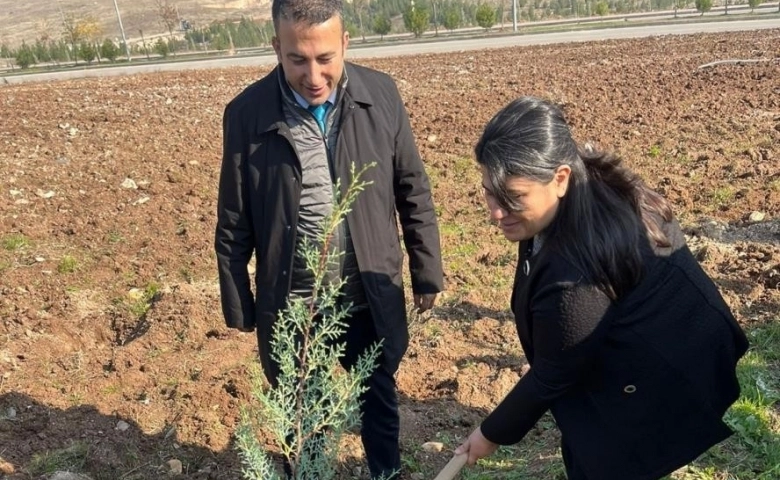 Batman’da hayatını kaybeden sağlık çalışanları adına fidan dikildi