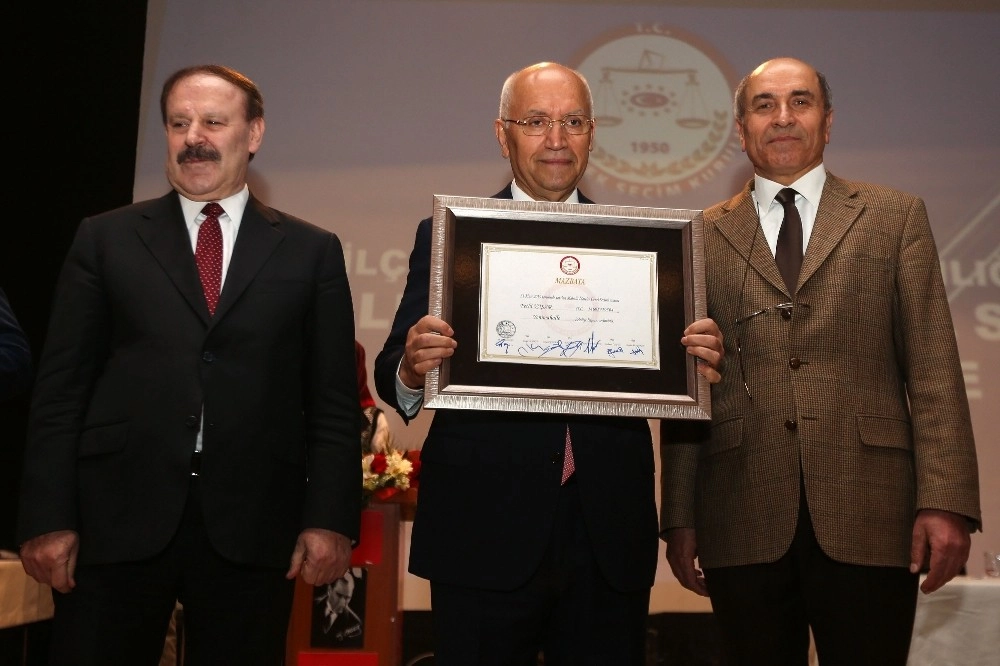 Fethi Yaşar Mazbatasını Aldı