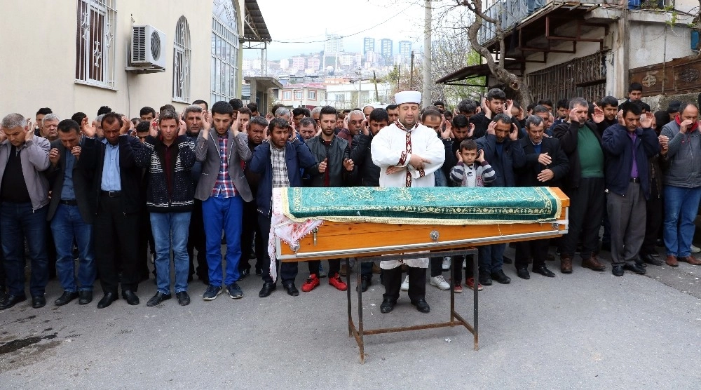 Cinayete Kurban Giden Kadın Son Yolculuğuna Uğurlandı