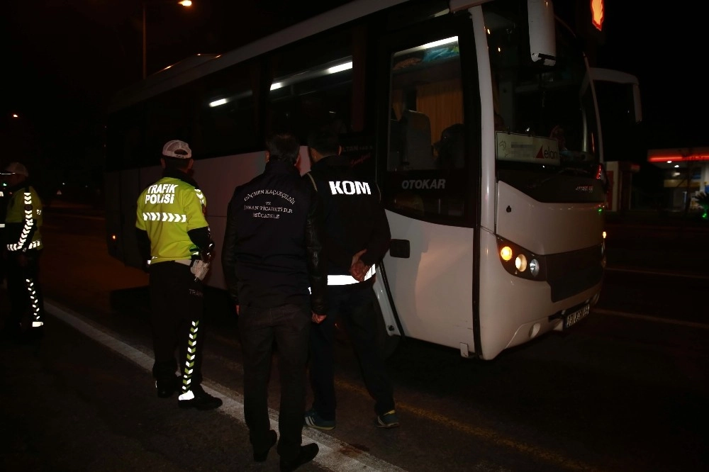 Emniyet Ve Jandarmadan "göçmen Kaçakçılığı Ve Yasa Dışı Bahis" Uygulaması