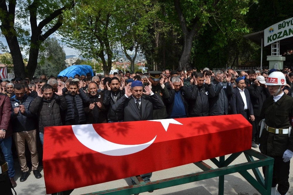 Bedelli Askerlik İçin Birliğine Giderken Kazada Ölen Genç Toprağa Verildi