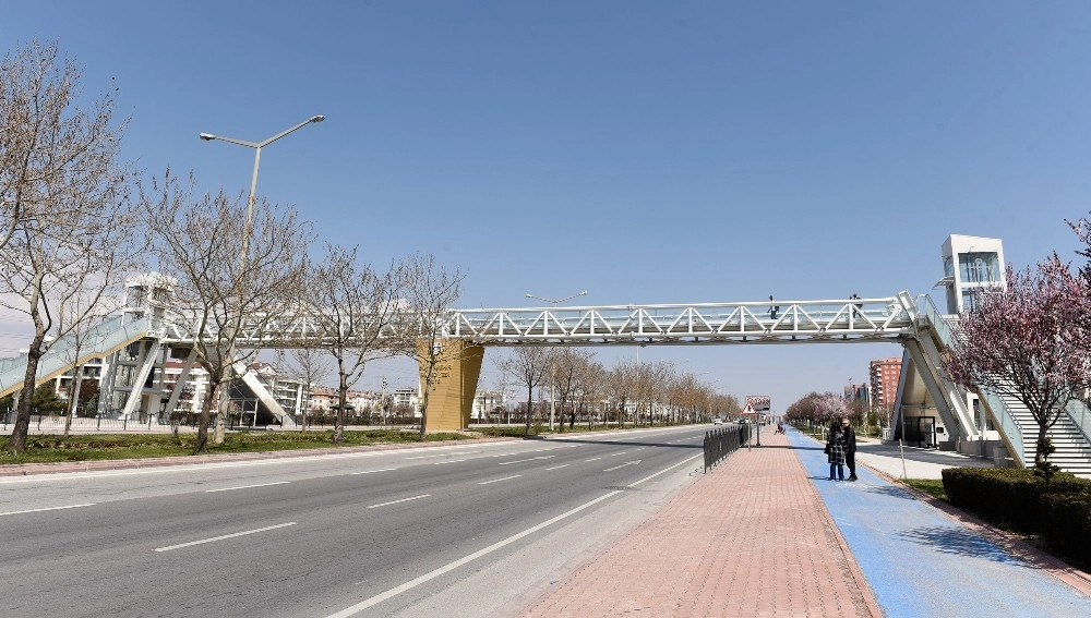 Konyada Yeni Yaya Üst Geçitleri Hizmete Girdi