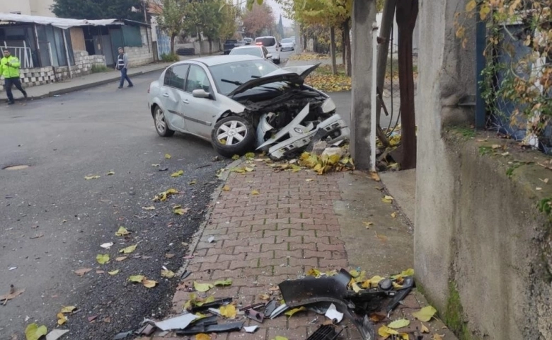 Adıyaman'da İki otomobil çarpıştı: 4 yaralı