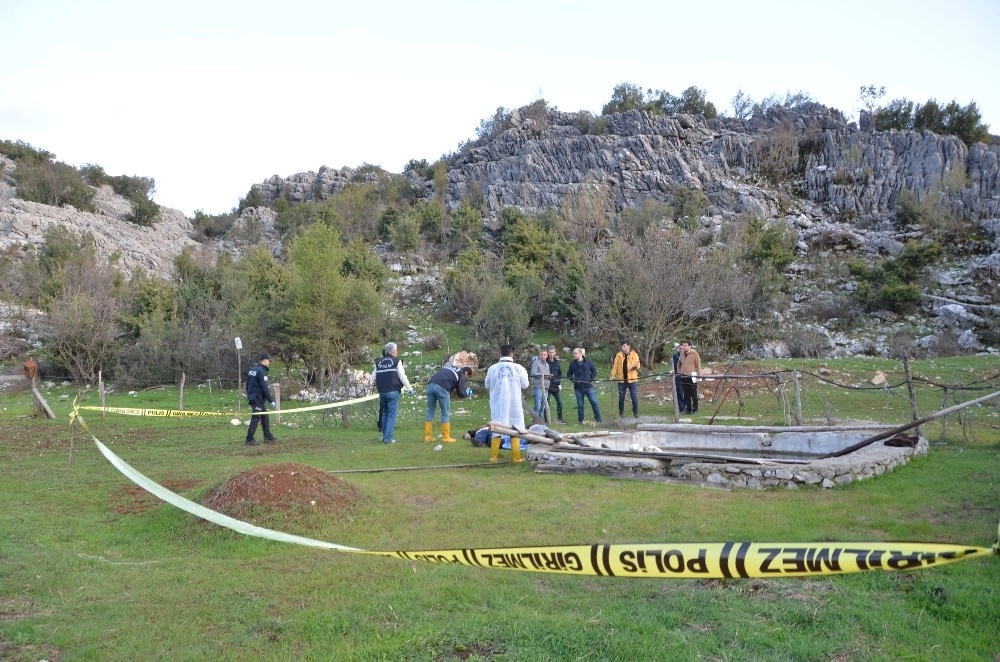 Yaşlı Karı Ve Koca Arazideki Su Dolu Kuyuda Ölü Bulundu