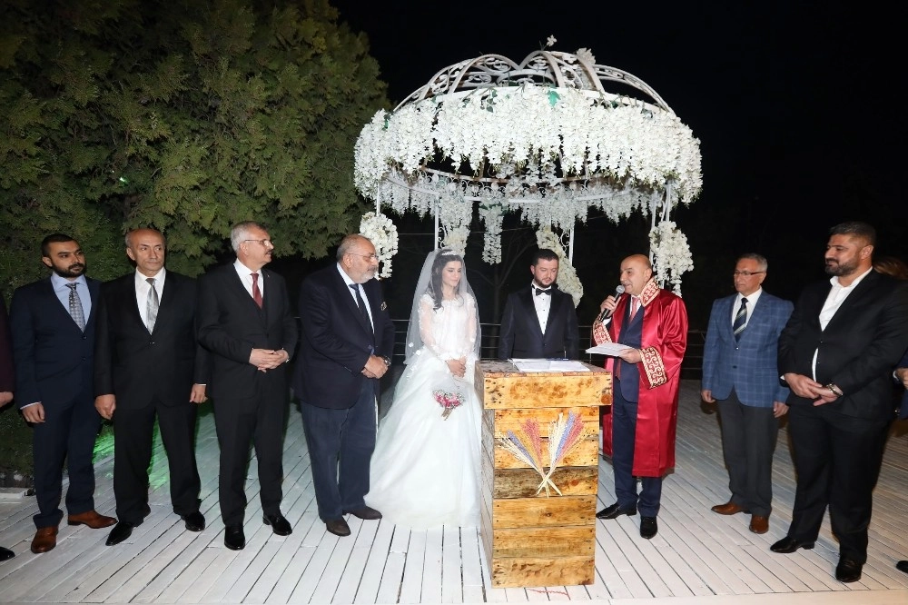 Başkan Altınok İlk Nikah Merasiminde Aile Birlikteliği Mesajı Verdi