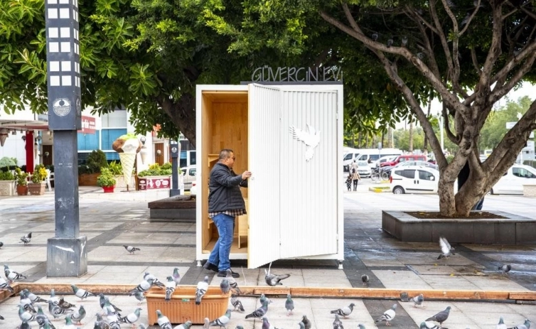 Mersin'de Tarihi Ulu Çarşı Meydanı'na yeni güvercin evi