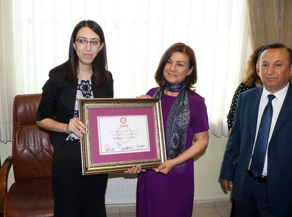 Safranbolunun İlk Kadın Başkanı Mazbatasını Alarak Görevine Başladı