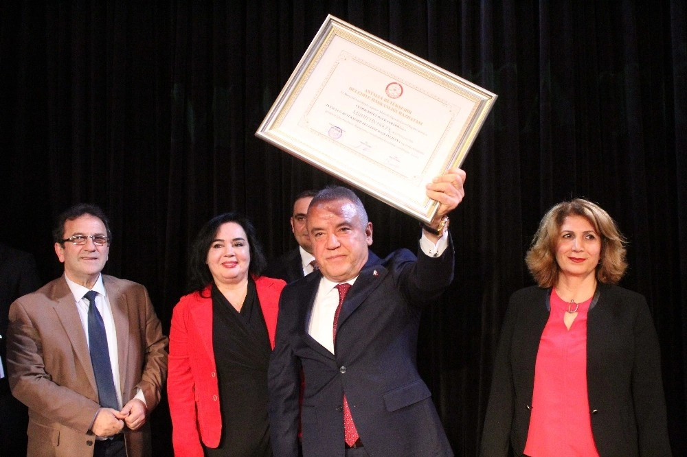 Muhittin Böcek Ve Semih Esen Mazbatasını Aldı